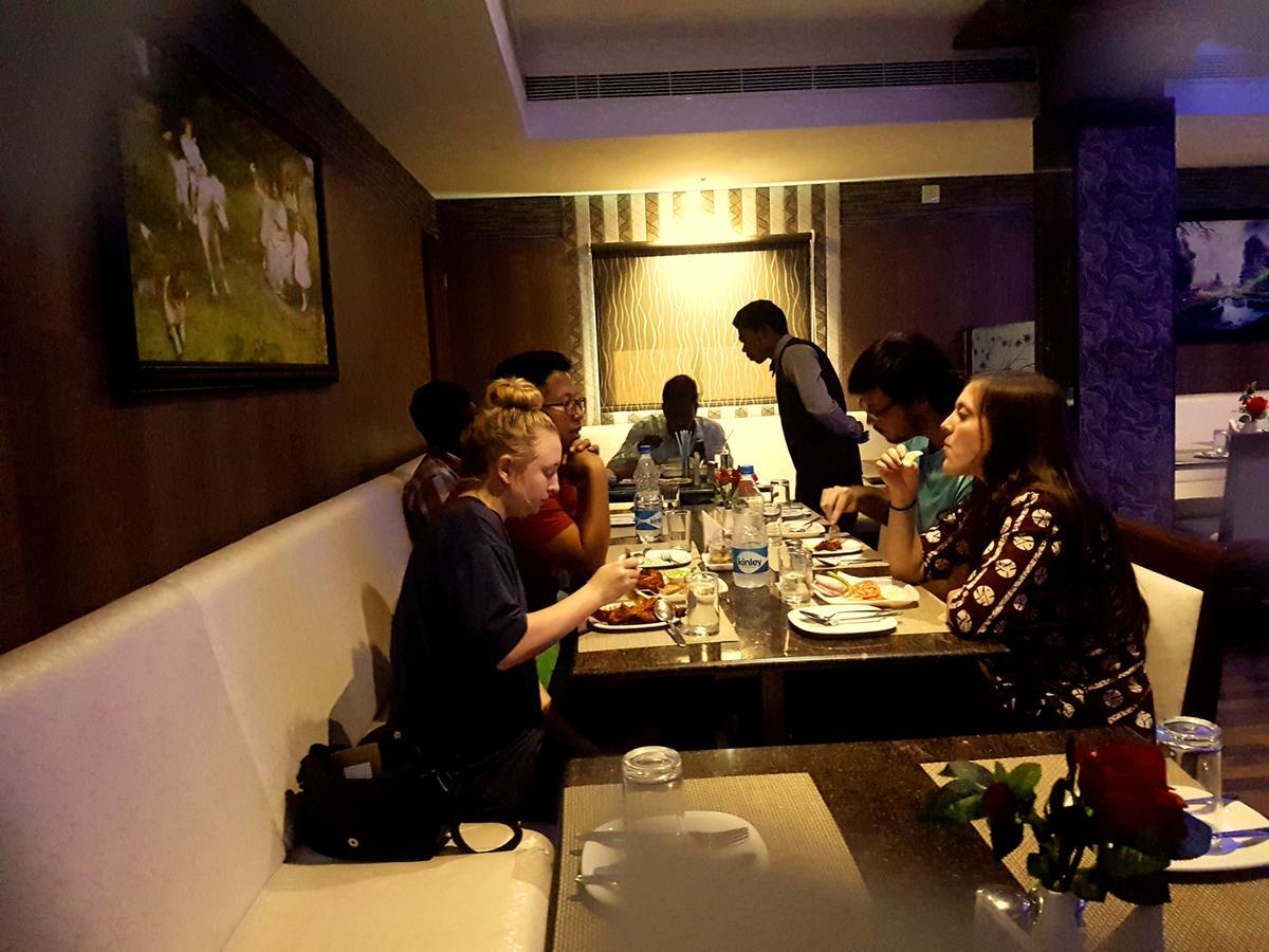 Venky'S Delight Hotel Rājahmundry Kültér fotó